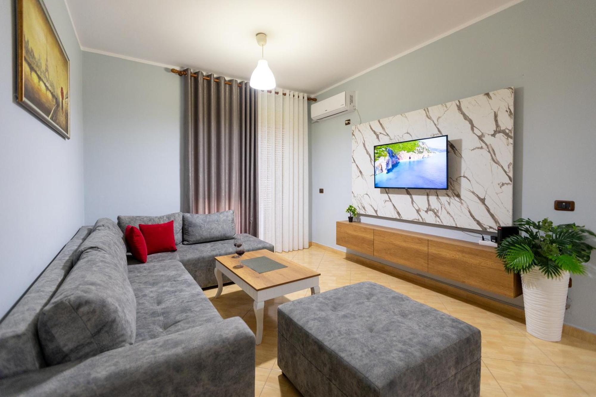 Da Vinci Apartment Vlore Bagian luar foto