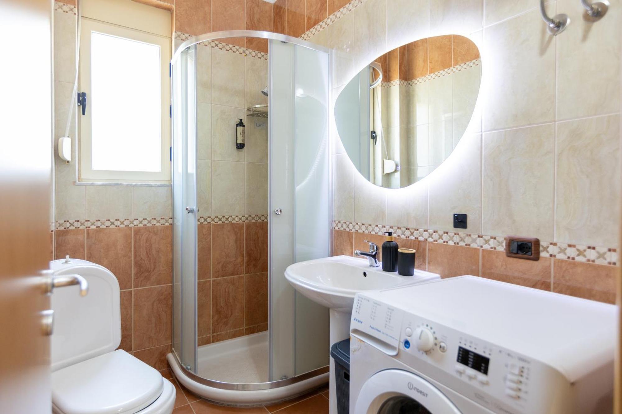 Da Vinci Apartment Vlore Bagian luar foto