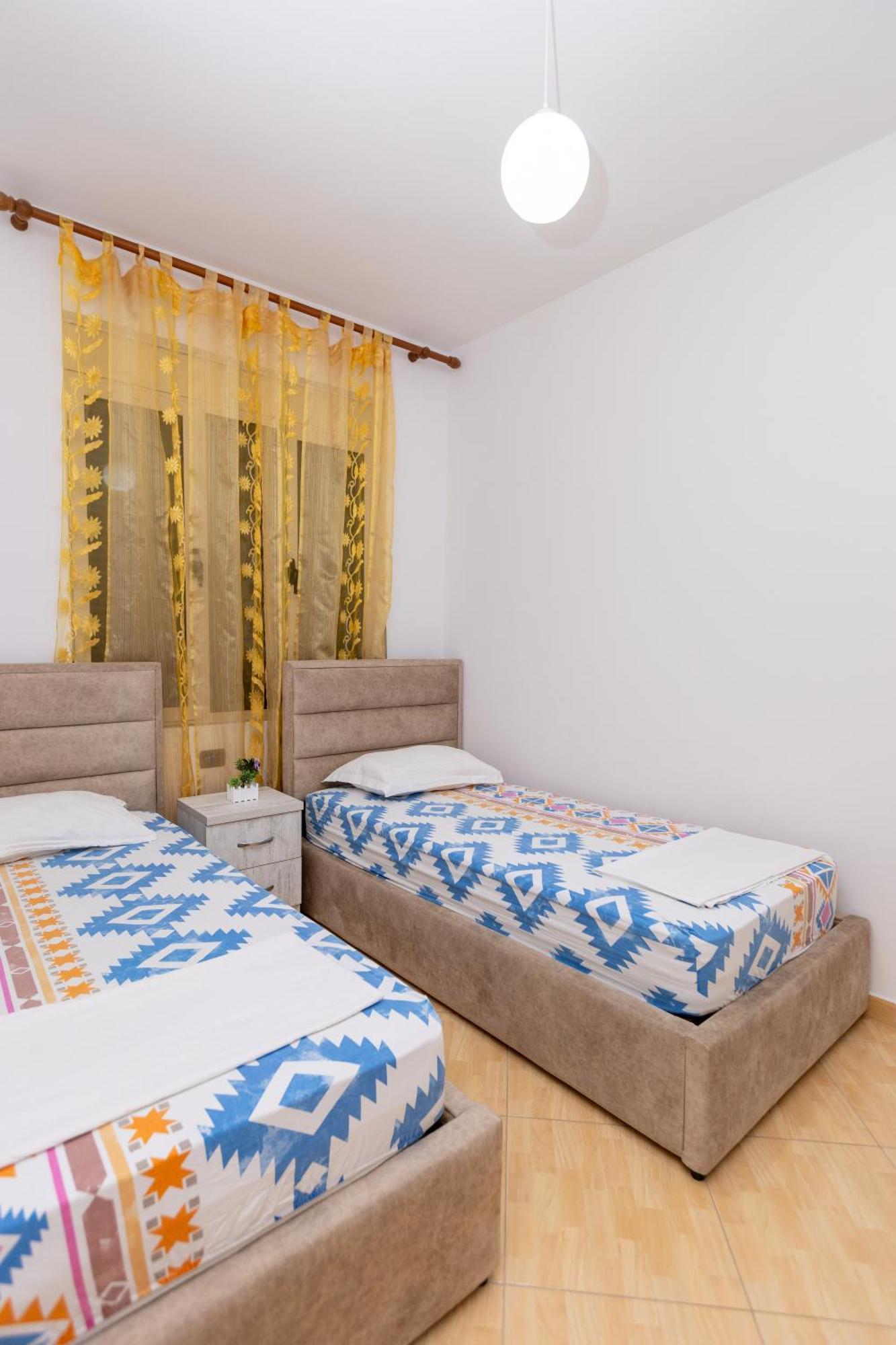 Da Vinci Apartment Vlore Bagian luar foto