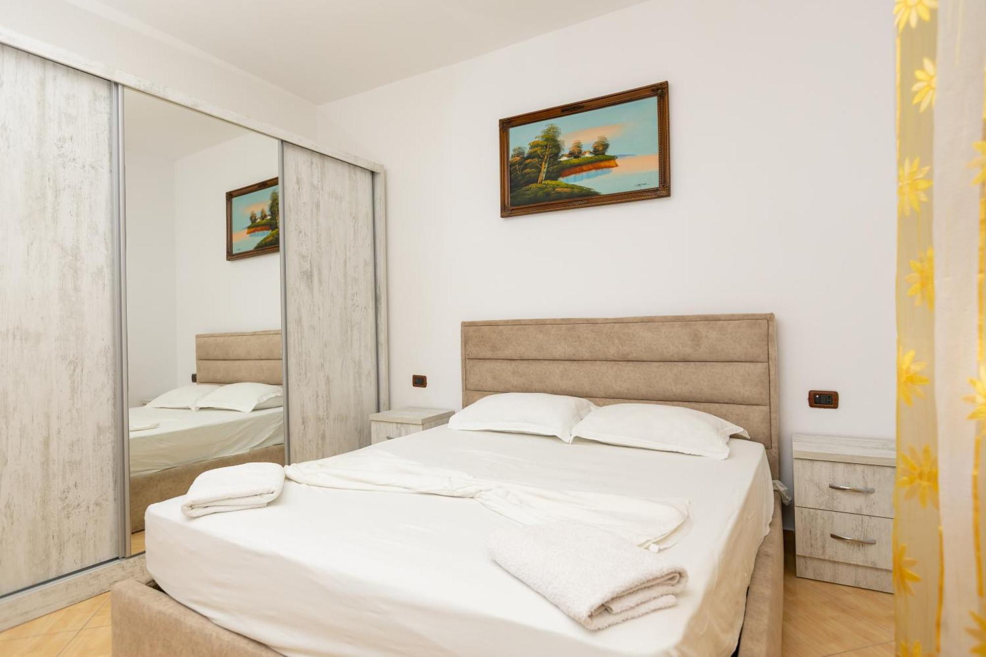 Da Vinci Apartment Vlore Bagian luar foto