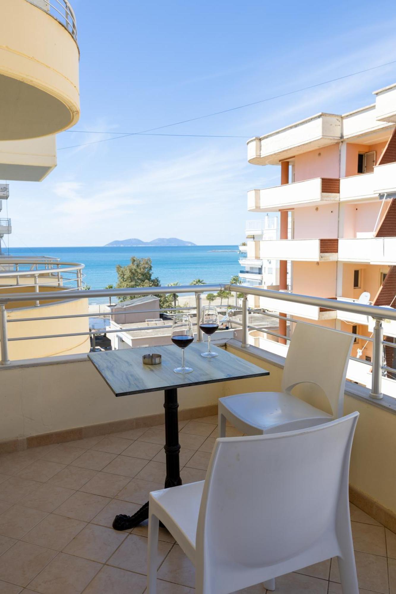 Da Vinci Apartment Vlore Bagian luar foto